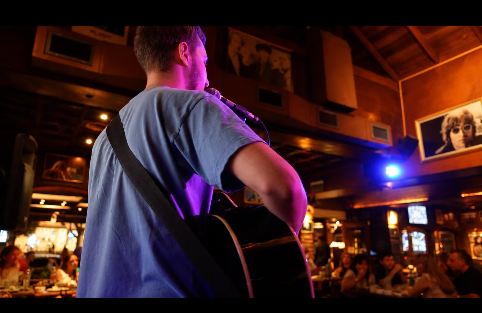 Agustin Kafka performing live in a pub